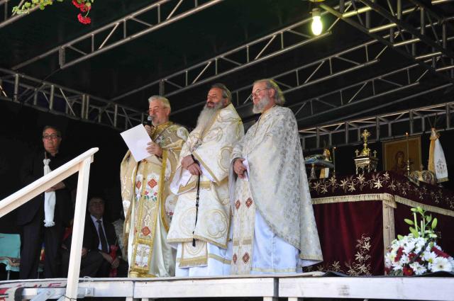 Sfinţirea Bisericii „Sfinţii Împăraţi Constantin şi Elena“ din filia Traian a parohiei Soloneţ, Protopopiatul Iaşi 1, 23 septembrie 2012, Fotografii: Tudorel Rusu Sfinţirea Bisericii „Sfinţii Împăraţi Constantin şi Elena“ - Traian