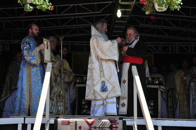Sfinţirea Bisericii „Sfinţii Împăraţi Constantin şi Elena“ - Traian