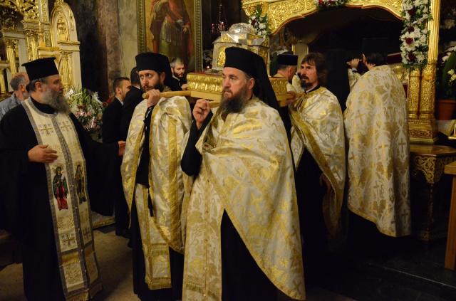 Moaștele Sf. Parascheva și ale Sf. Simeon, așezate spre închinare