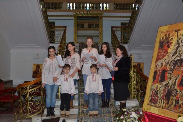 Colindători la Reşedinţa Mitropolitană - Grup de elevi de la Liceul Economic din Iaşi