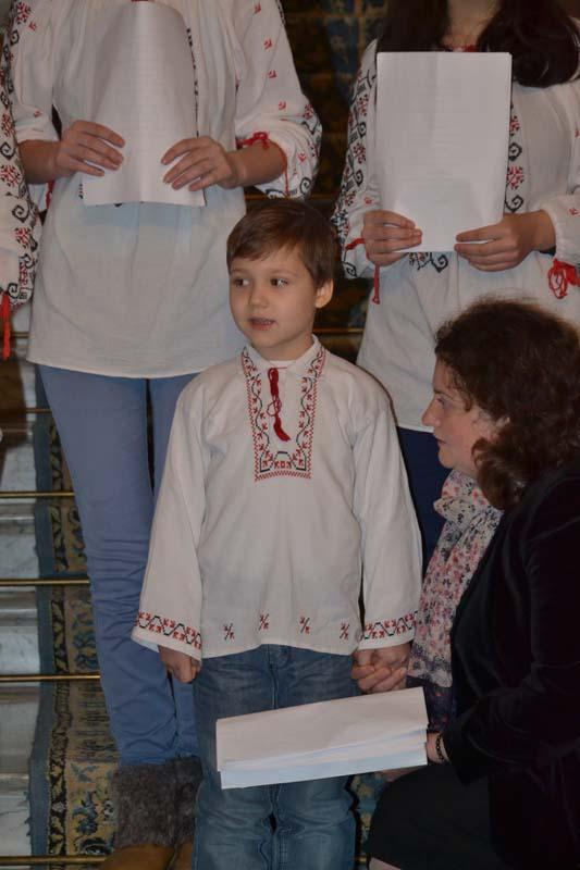 Colindători la Reşedinţa Mitropolitană - Grup de elevi de la Liceul Economic din Iaşi