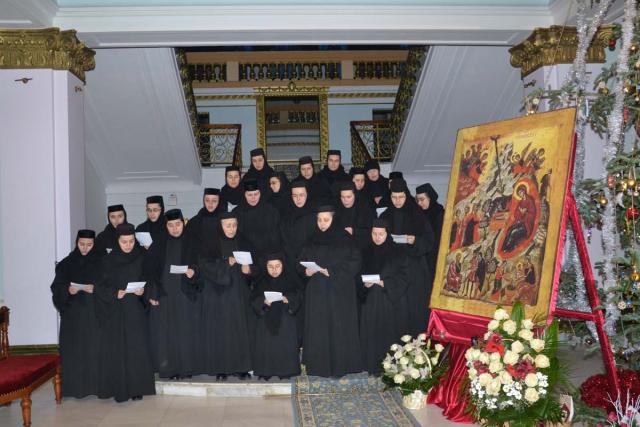 Colindători la Reşedinţa Mitropolitană - Maicile de la Mănăstirile Copou şi Frumoasa