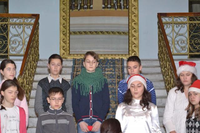 Colindători la Reşedinţa Mitropolitană - Şcoala Ştefan Bărsănescu Iaşi