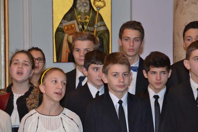 Colindători la Reşedinţa Mitropolitană - Aşezământul de copii Sfântul Leontie Rădăuţi