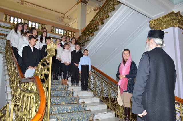Colindători la Reşedinţa Mitropolitană - Școala Dochia, Județul Neamț