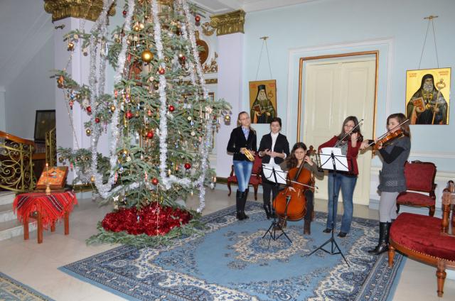 Colindători la Reşedinţa Mitropolitană - Cvintet Vocal Instrumental, Liceul Octav Bancila din Iasi