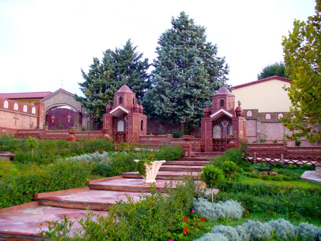 Un colţ de rai la poalele Muntelui Olimp - Mănăstirea Sfântului Efrem Sirul (galerie FOTO)
