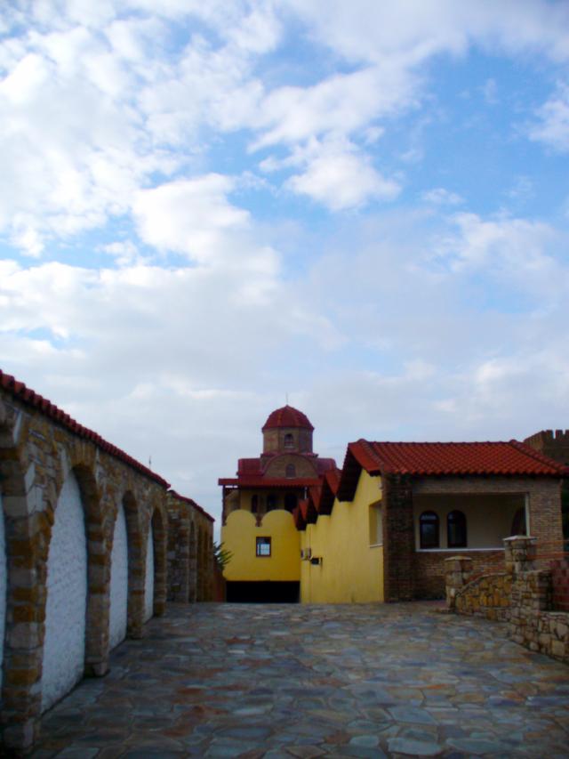 Un colţ de rai la poalele Muntelui Olimp - Mănăstirea Sfântului Efrem Sirul (galerie FOTO)