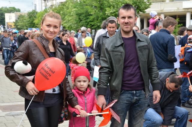 Peste 8.000 de persoane au participat la Marșul pentru Familie organizat la Iași (GALERIE FOTO)