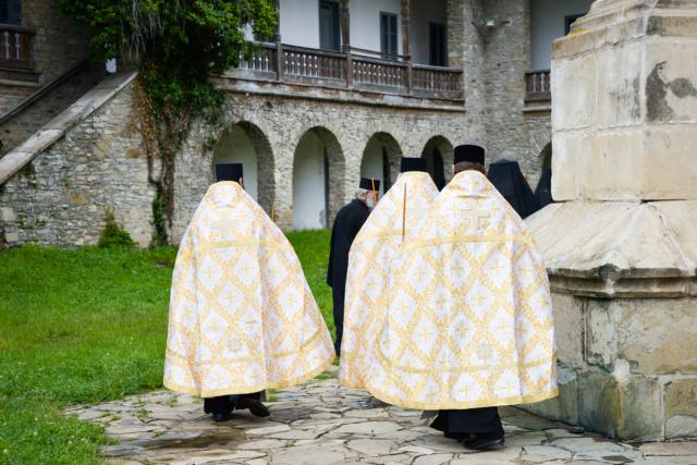 Parastas pentru ctitori la mănăstirea Neamț - galerie foto