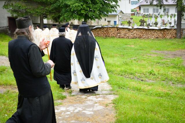 Parastas pentru ctitori la mănăstirea Neamț - galerie foto