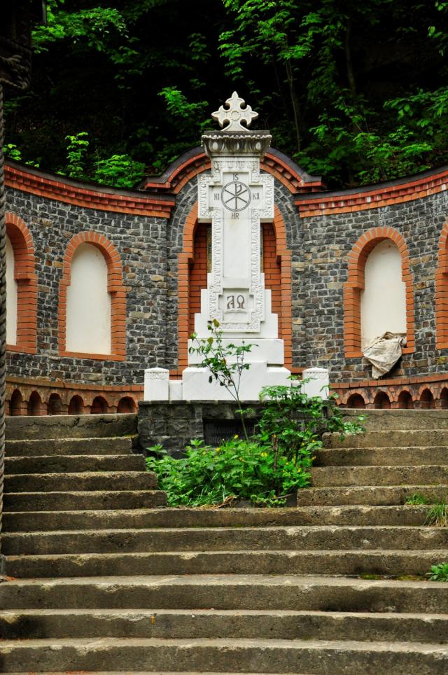 Troiţa de la poarta mănăstirii „Sfânta Ana”, Rohia 