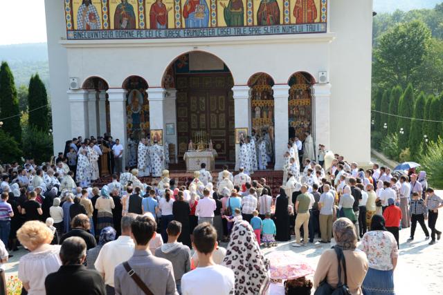 (Foto) Sfânta Teodora sărbătorită la Mănăstirea Sihăstria | 2014