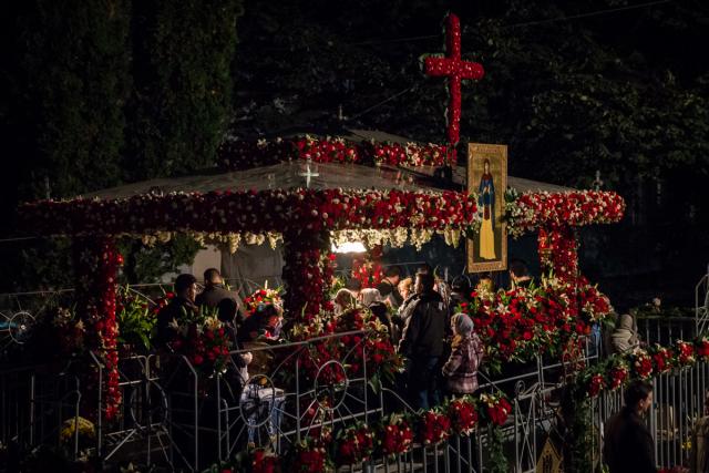 Moaștele Sfintei Cuvioase Parascheva în procesiune - galerie FOTO
