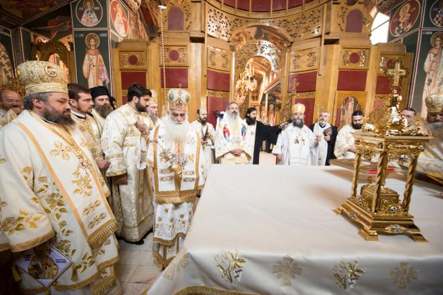 (Foto) Sfințirea bisericii „Sfântul Voievod Ștefan cel Mare” din Iași