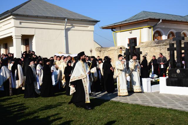 Slujba de înmormântare a IPS Eftimie Luca, Arhiepiscopul Romanului şi Bacăului