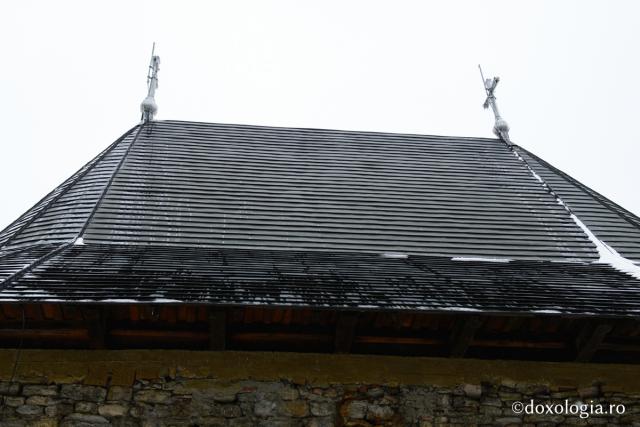 Mănăstirea Hadâmbu sub zăpadă - galerie foto