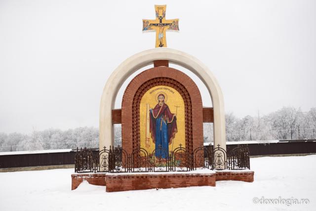 Mănăstirea Hadâmbu sub zăpadă - galerie foto