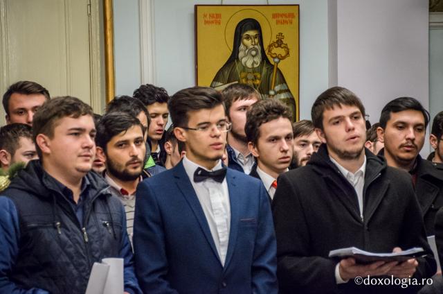 Colindători la Reședința Mitropolitană - Corul de studenți al Colegiului „Sfântul Nicolae” din Iași 