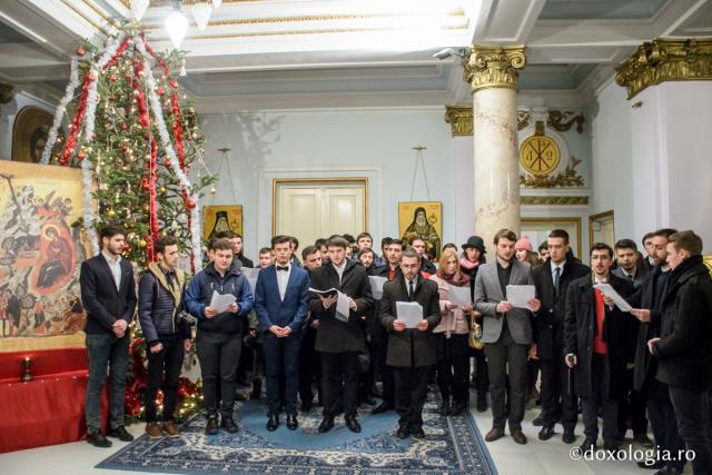 Colindători la Reședința Mitropolitană - Corul de studenți al Colegiului „Sfântul Nicolae” din Iași 
