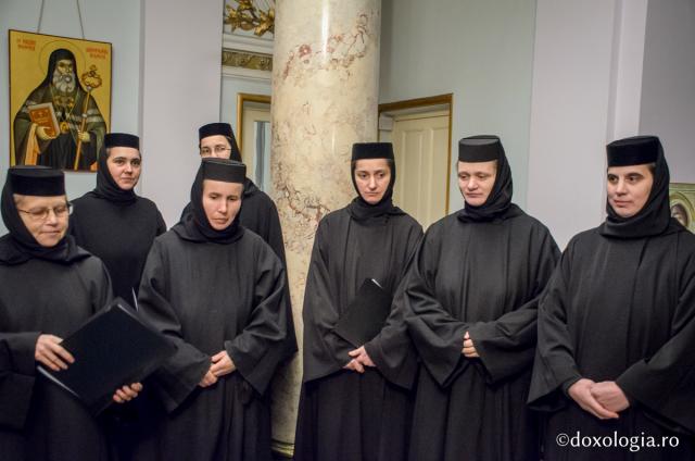 Colindători la Reședința Mitropolitană - Corul mănăstirii Văratec, Neamț