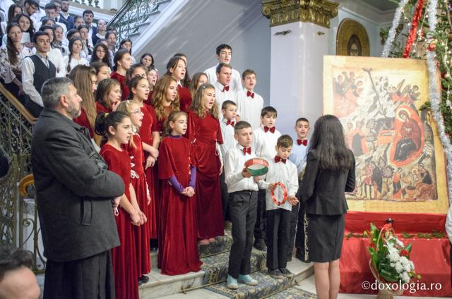 Colindători la Reședința Mitropolitană - parohia Erbiceni, județul Iași