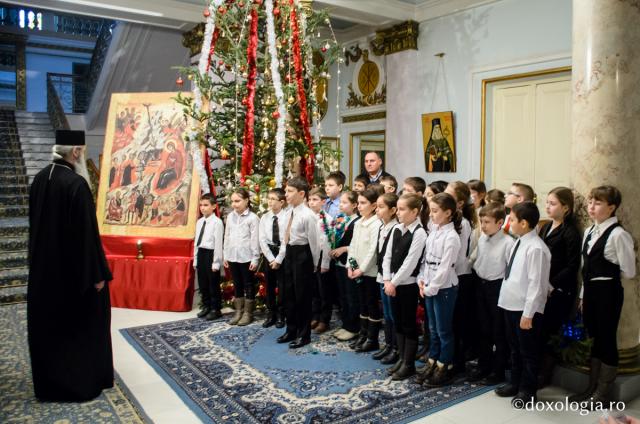 Colindători la Reședința Mitropolitană - Școala Tomești, județul Iași