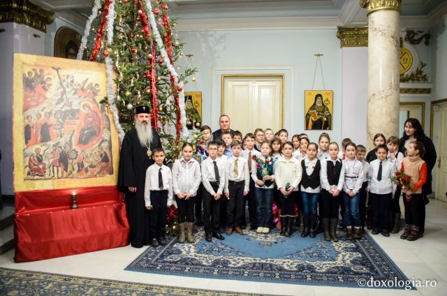 Colindători la Reședința Mitropolitană - Școala Tomești, județul Iași