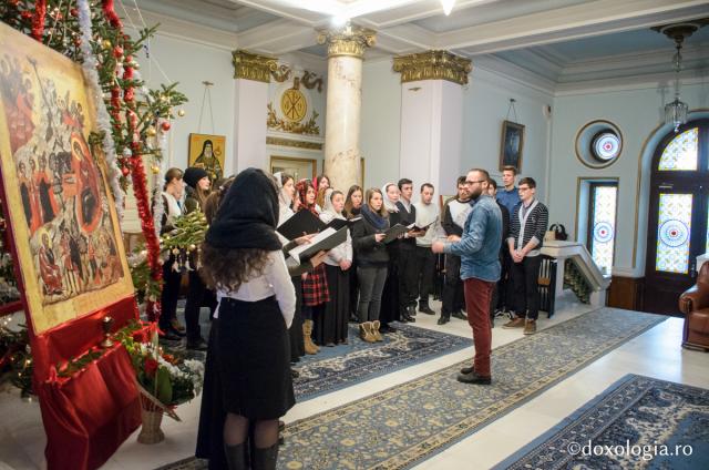 Colindători la Reședința Mitropolitană - Corul „Sf. Ioan Cucuzel”, Iași