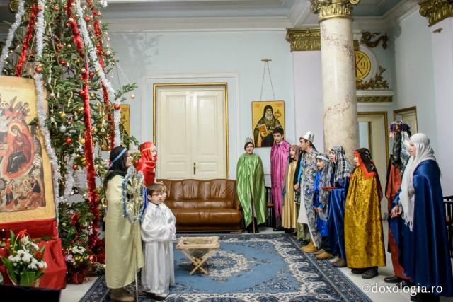 Colindători la Reședința Mitropolitană - Parohia „Acoperământul Maicii Domnului” din Iași
