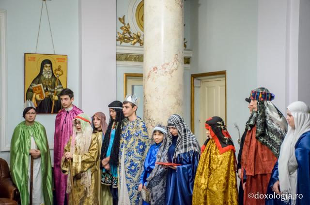 Colindători la Reședința Mitropolitană - Parohia „Acoperământul Maicii Domnului” din Iași