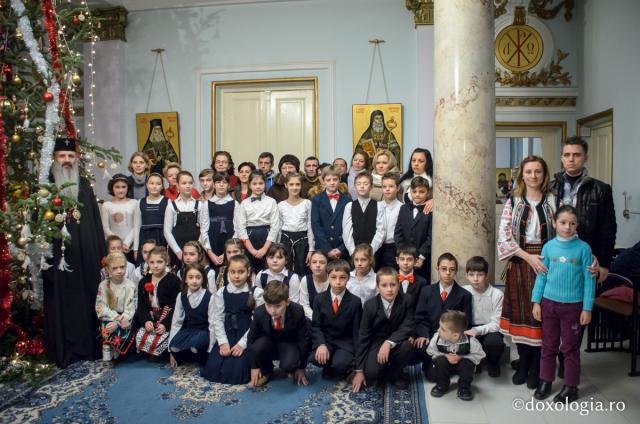 Colindători la Reședința Mitropolitană - Școala „Alexandrul cel Bun” din Iași, clasa a IV-a