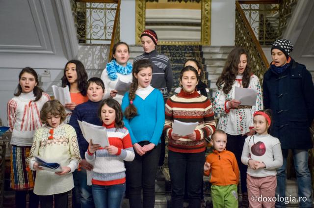 Colindători la Reședința Mitropolitană - Școala Dagata, județul Iași