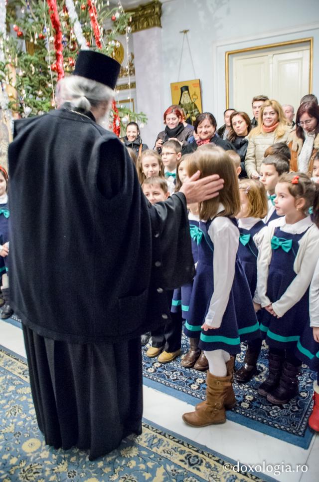 Colindători la Reședința Mitropolitană - Școala „George Călinescu” din Iași, clasa I C