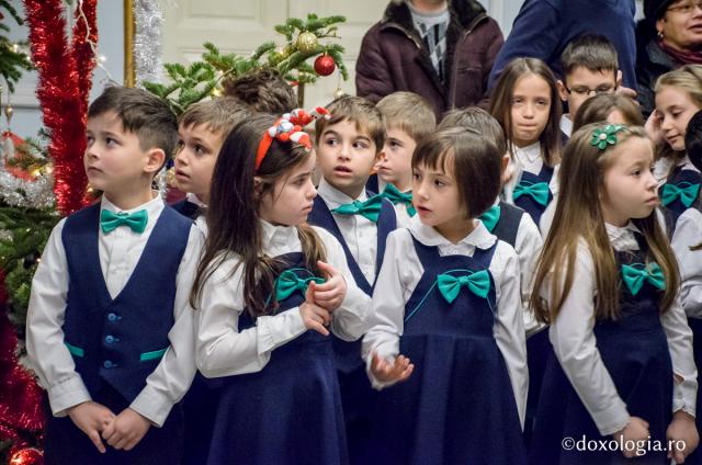 Colindători la Reședința Mitropolitană - Școala „George Călinescu” din Iași, clasa I C