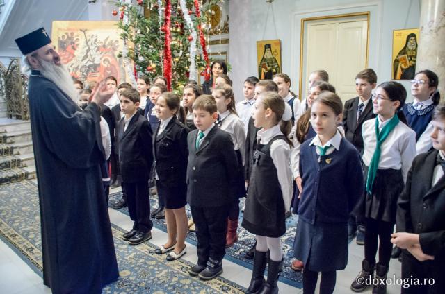 Colindători la Reședința Mitropolitană - Școala „George Călinescu” din Iași, clasa a IV-a A