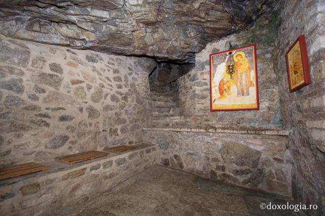 Peștera Sfântului Cuvios Simon, ctitorul Mănăstirii Simonos Petras