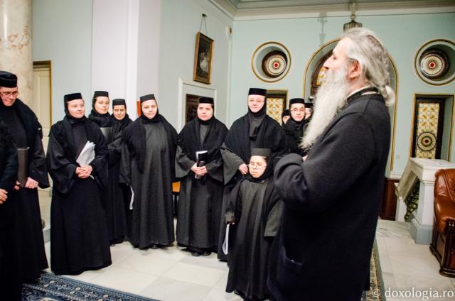 Colindători la Reședința mitropolitană - Corul maicilor de la mănăstirile Frumoasa, Galata şi Copou