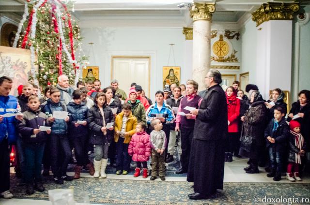 Colindători la Reședința mitropolitană - parohia Curelari din Iaşi