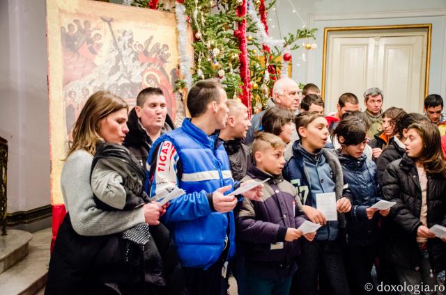 Colindători la Reședința mitropolitană - parohia Curelari din Iaşi