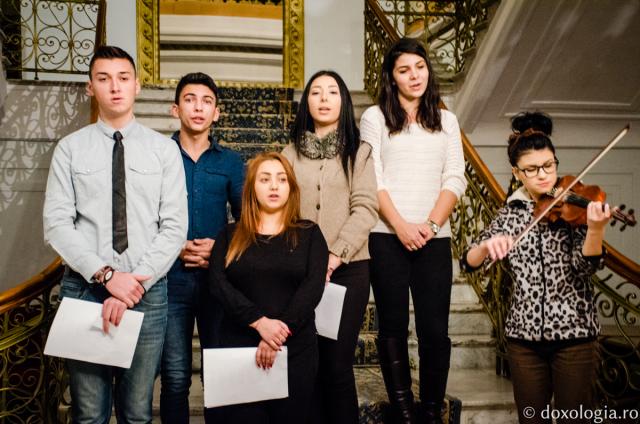 Colindători la Reședința mitropolitană - Studenţi ai Universităţii de Arte din Iaşi