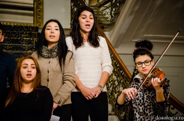 Colindători la Reședința mitropolitană - Studenţi ai Universităţii de Arte din Iaşi