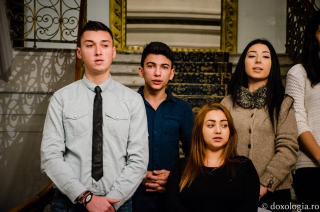 Colindători la Reședința mitropolitană - Studenţi ai Universităţii de Arte din Iaşi