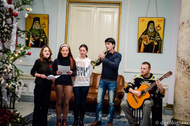 Colindători la Reședința mitropolitană - Studenţi ai Universităţii de Arte din Iaşi