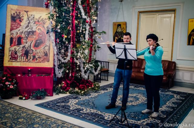 Colindători la Reședința mitropolitană - Studenţi ai Universităţii de Arte din Iaşi