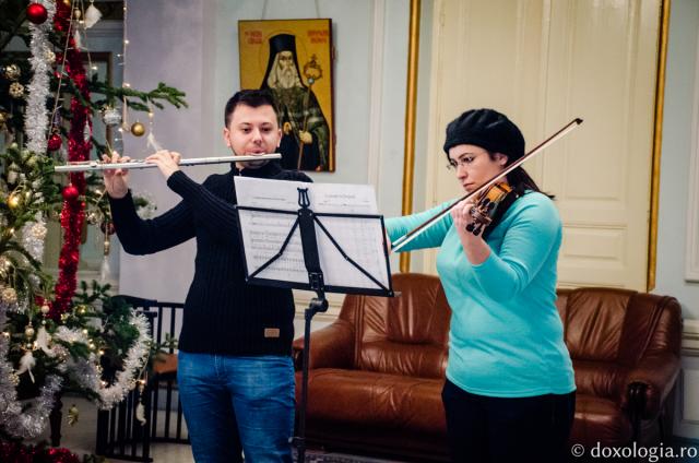 Colindători la Reședința mitropolitană - Studenţi ai Universităţii de Arte din Iaşi