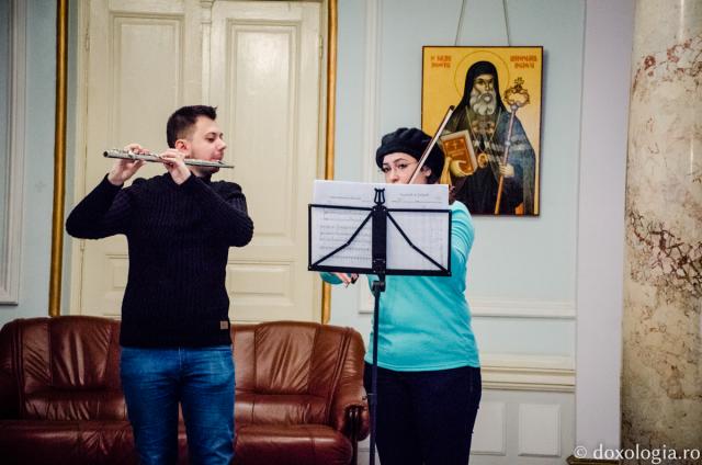 Colindători la Reședința mitropolitană - Studenţi ai Universităţii de Arte din Iaşi
