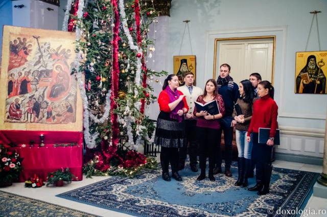 Colindători la Reședința mitropolitană - Studenţi ai Universităţii de Arte din Iaşi