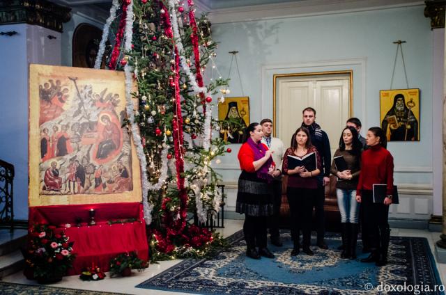 Colindători la Reședința mitropolitană - Studenţi ai Universităţii de Arte din Iaşi