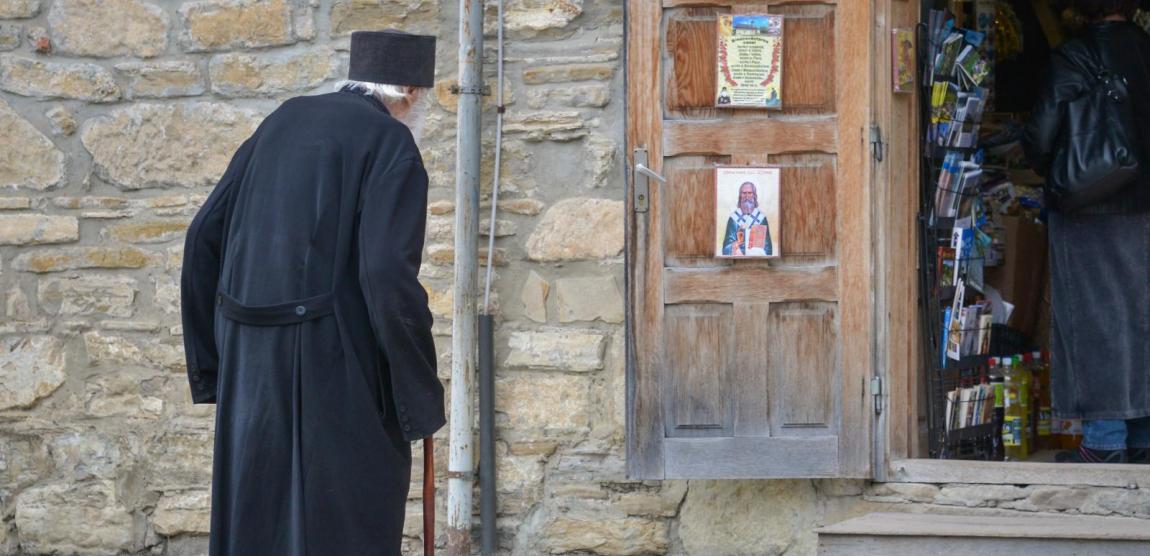 călugăr bătrân